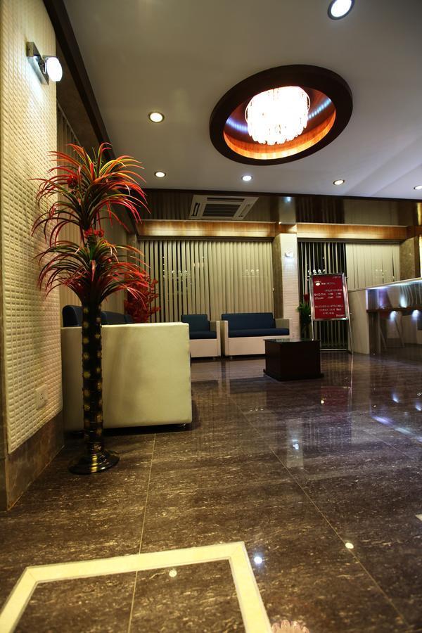 Atithi The Hotel Ahmedabad Buitenkant foto